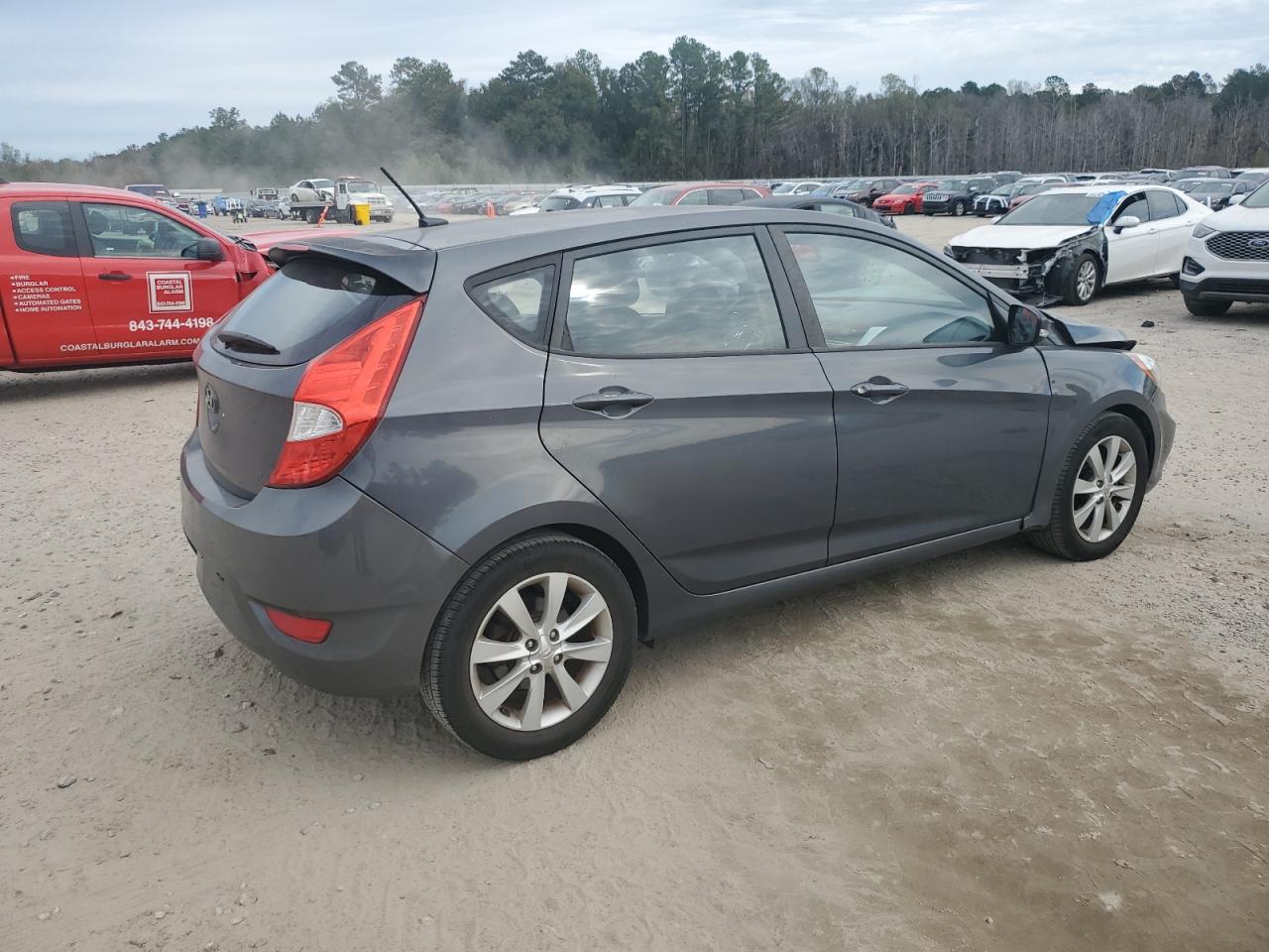 2013 Hyundai Accent - Image 3
