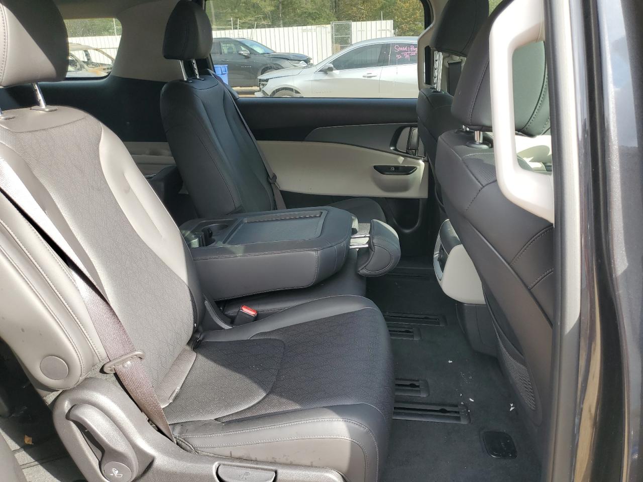 2024 Kia Carnival - Image 11