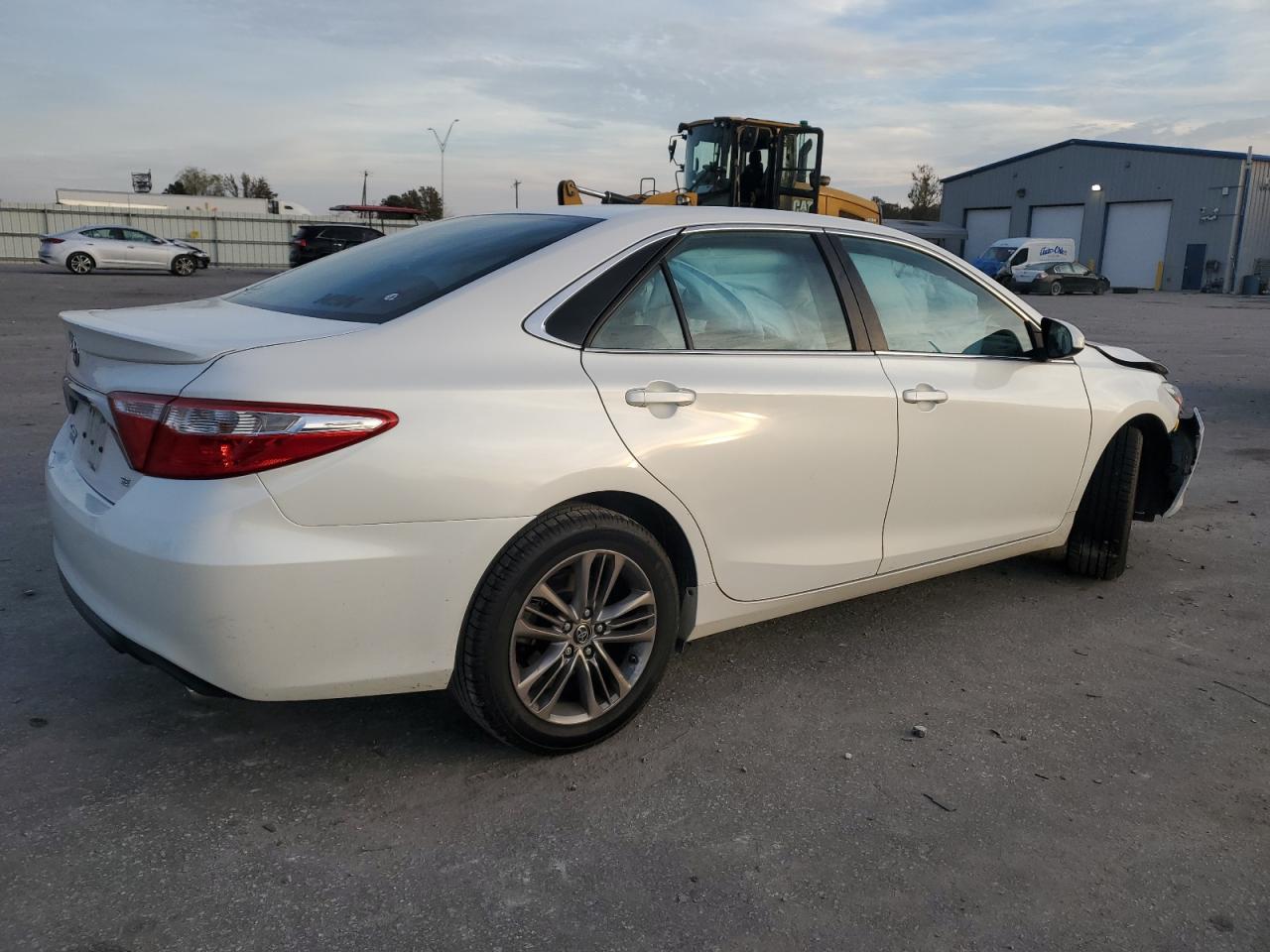 VIN 4T1BF1FK3GU239482 2016 TOYOTA CAMRY no.3