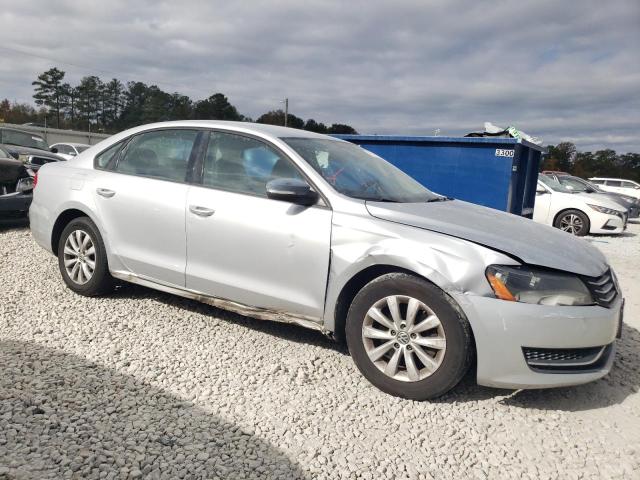 Sedans VOLKSWAGEN PASSAT 2013 Srebrny