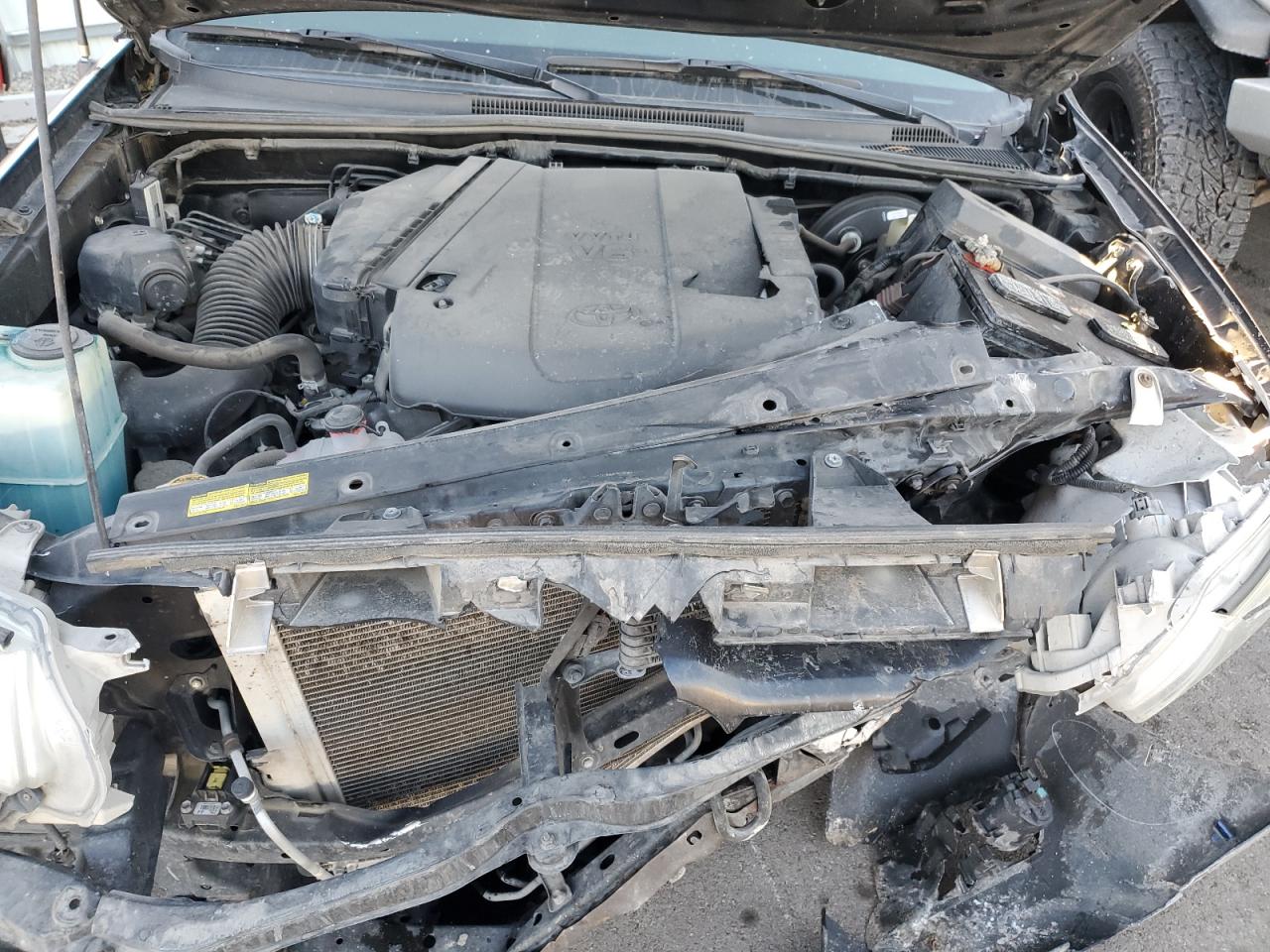 2015 Toyota Tacoma - Image 12