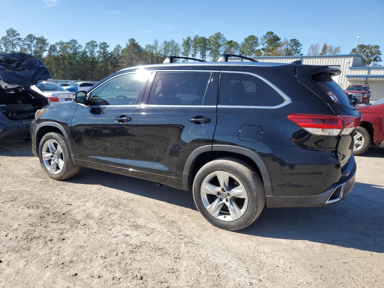 2019 Toyota Highlander - Image 2