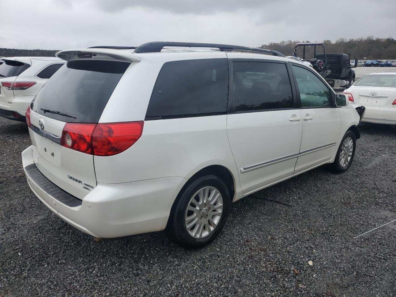 2007 Toyota Sienna - Image 3