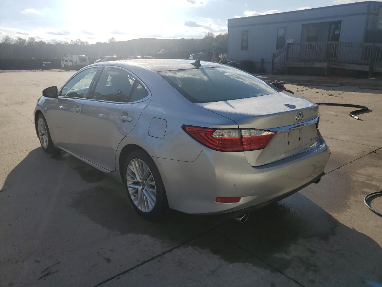 2014 Lexus ES - Image 2