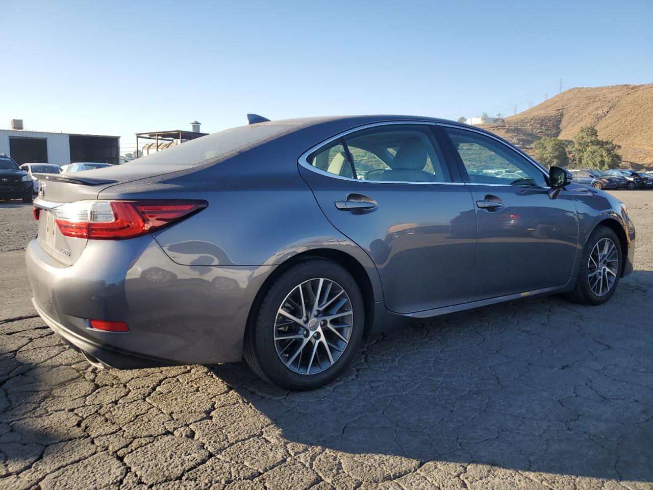 2017 Lexus ES - Image 3