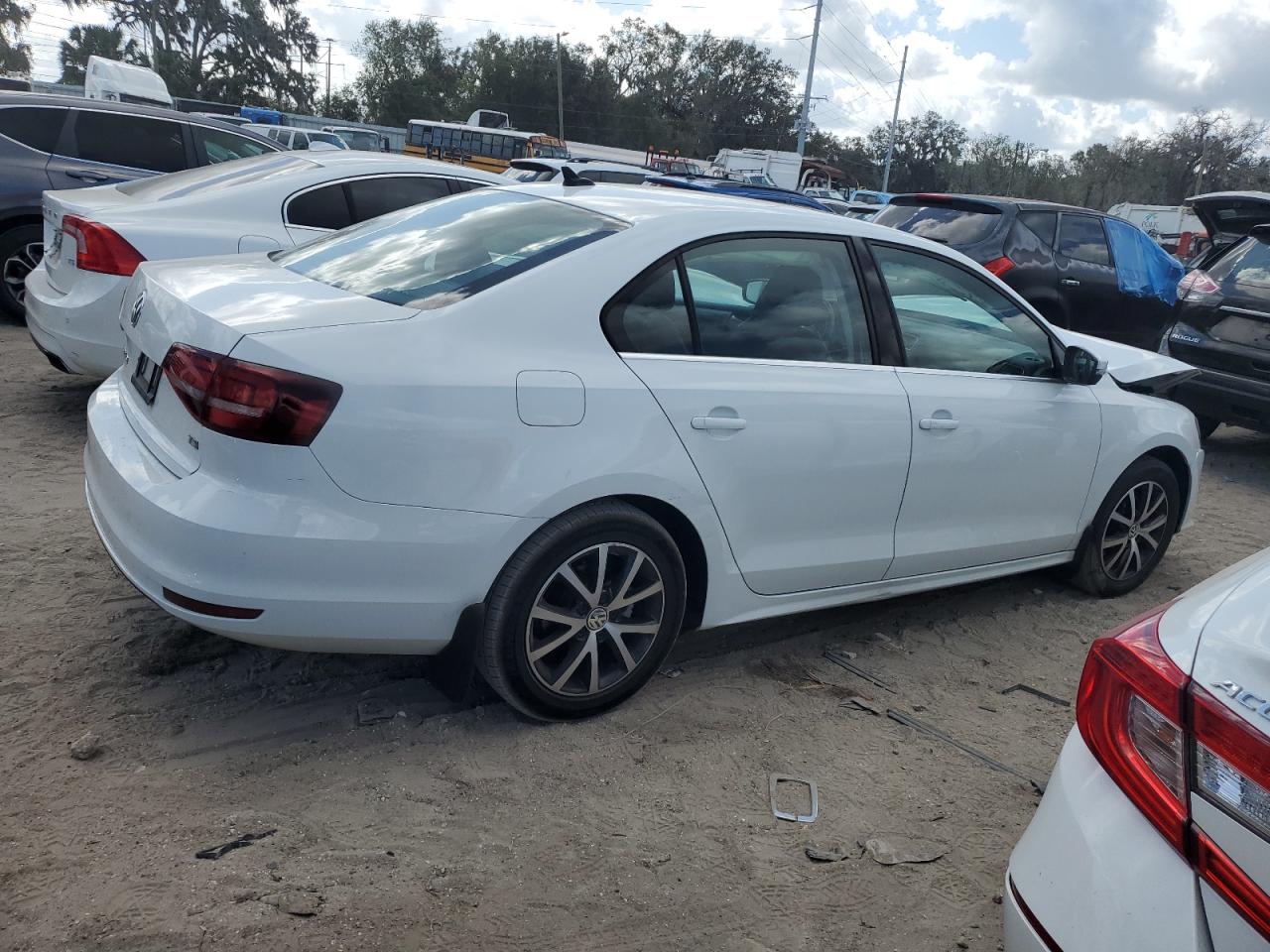 2018 Volkswagen Jetta - Image 3