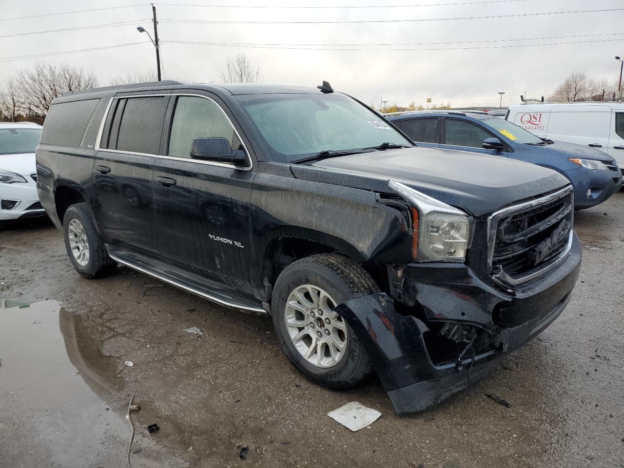 2017 GMC Yukon - Image 4