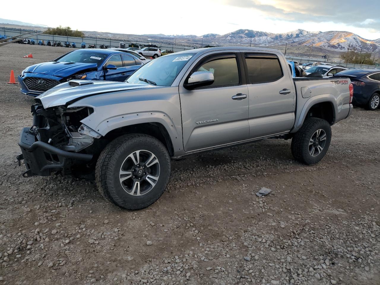 VIN 3TMCZ5AN2HM114780 2017 TOYOTA TACOMA no.1