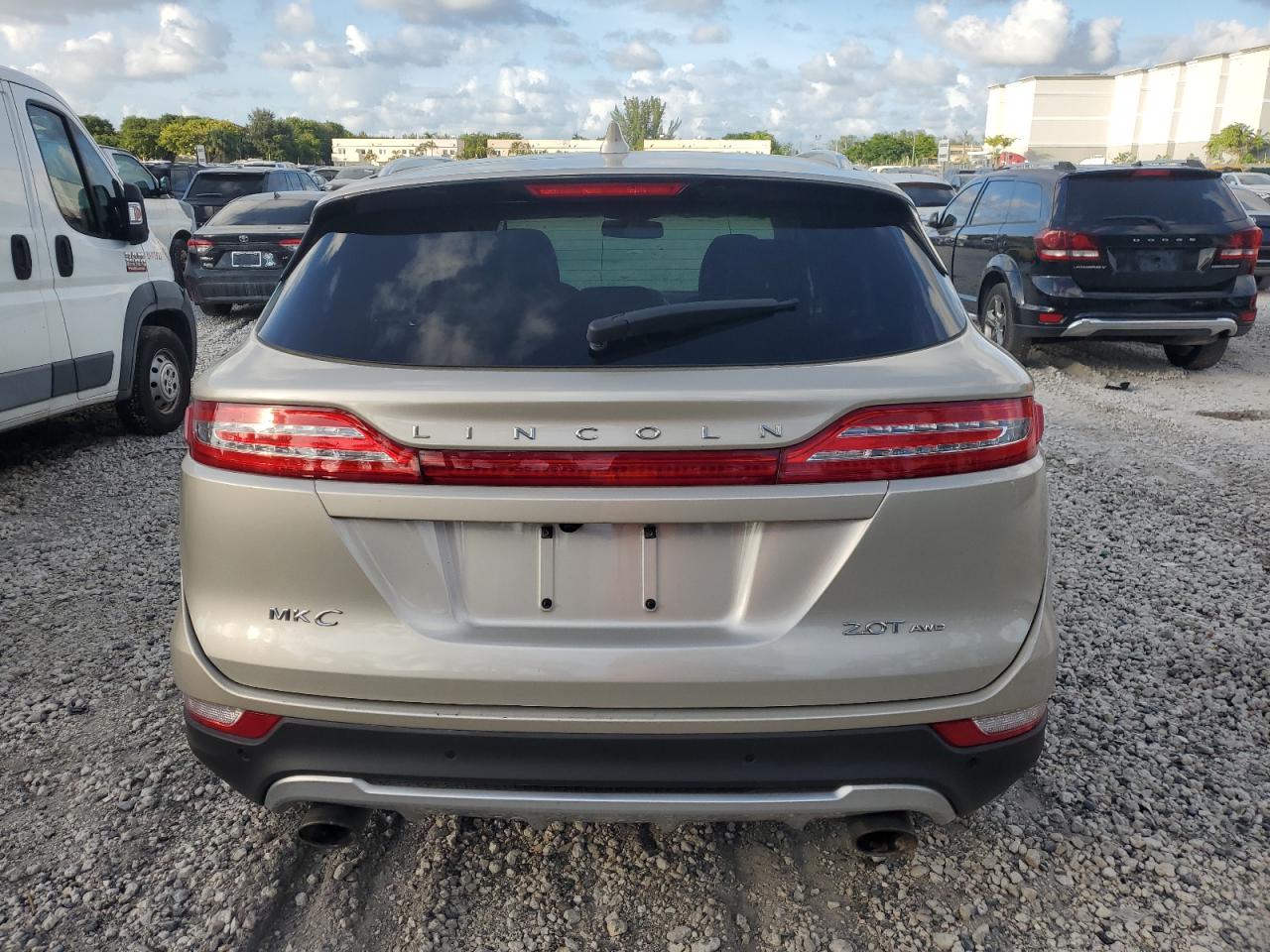 5LMCJ2D92HUL45221 2017 Lincoln Mkc Select