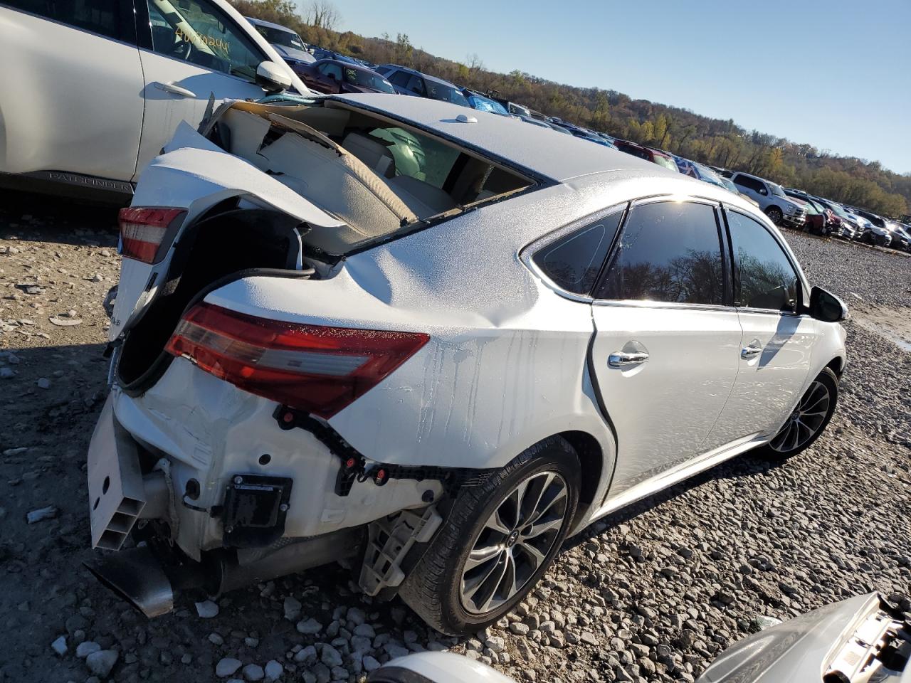 2017 Toyota Avalon - Image 3