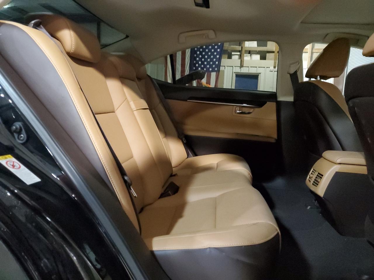 2017 Lexus ES - Image 10