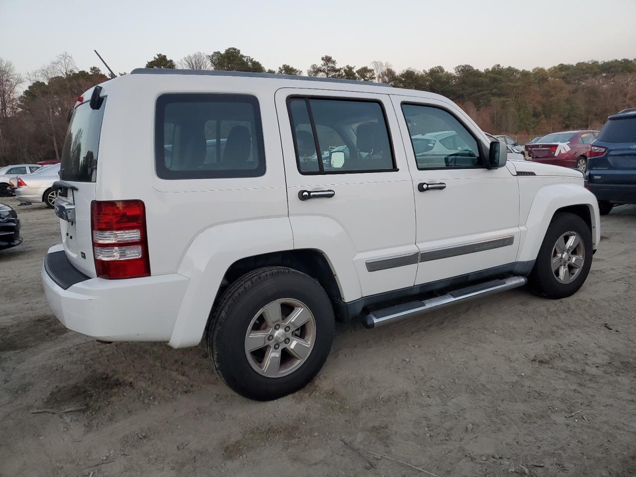 2012 Jeep Liberty (North America) - Image 3