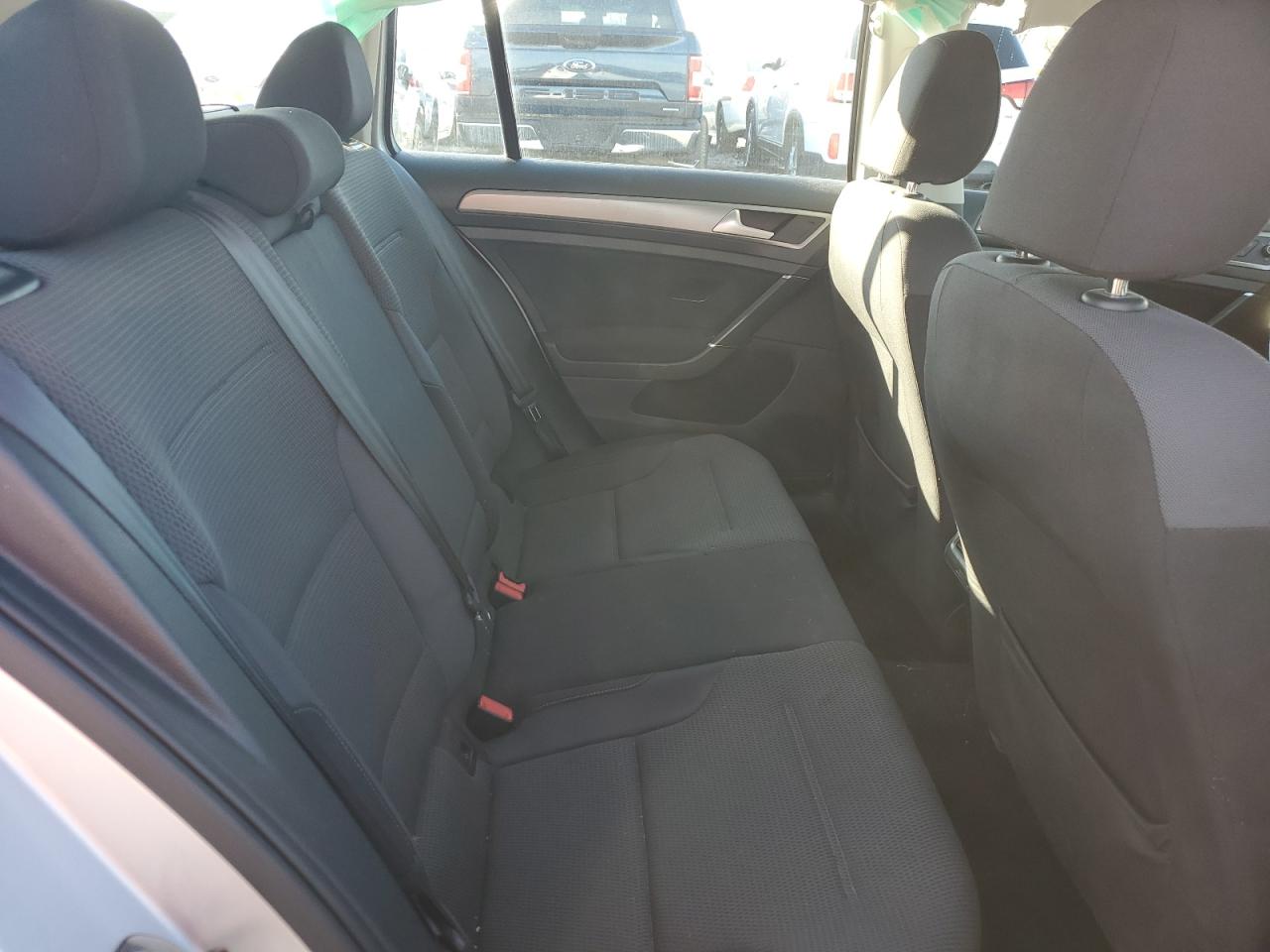 2016 Volkswagen Golf - Image 10