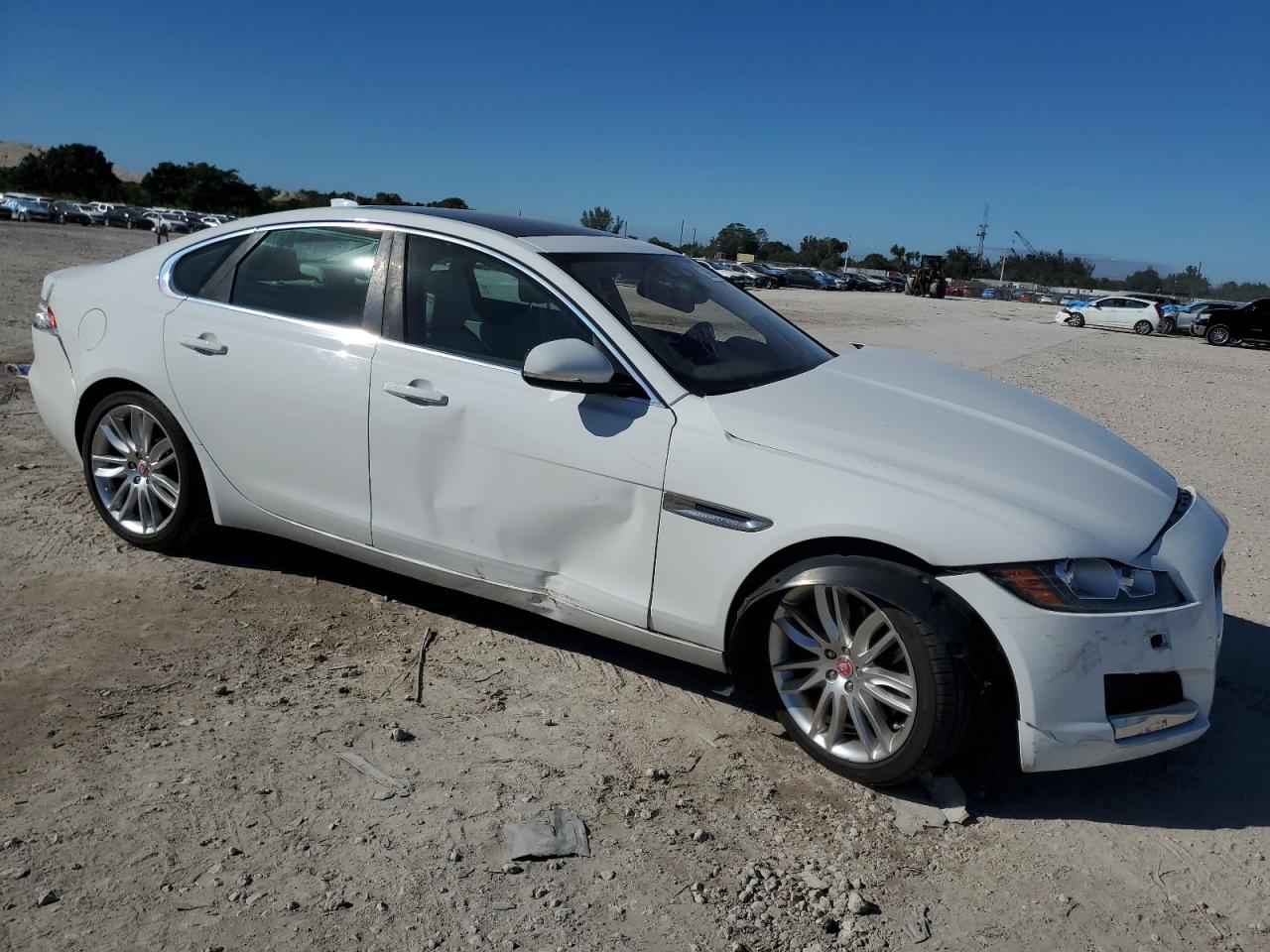 2016 Jaguar XF - Image 4