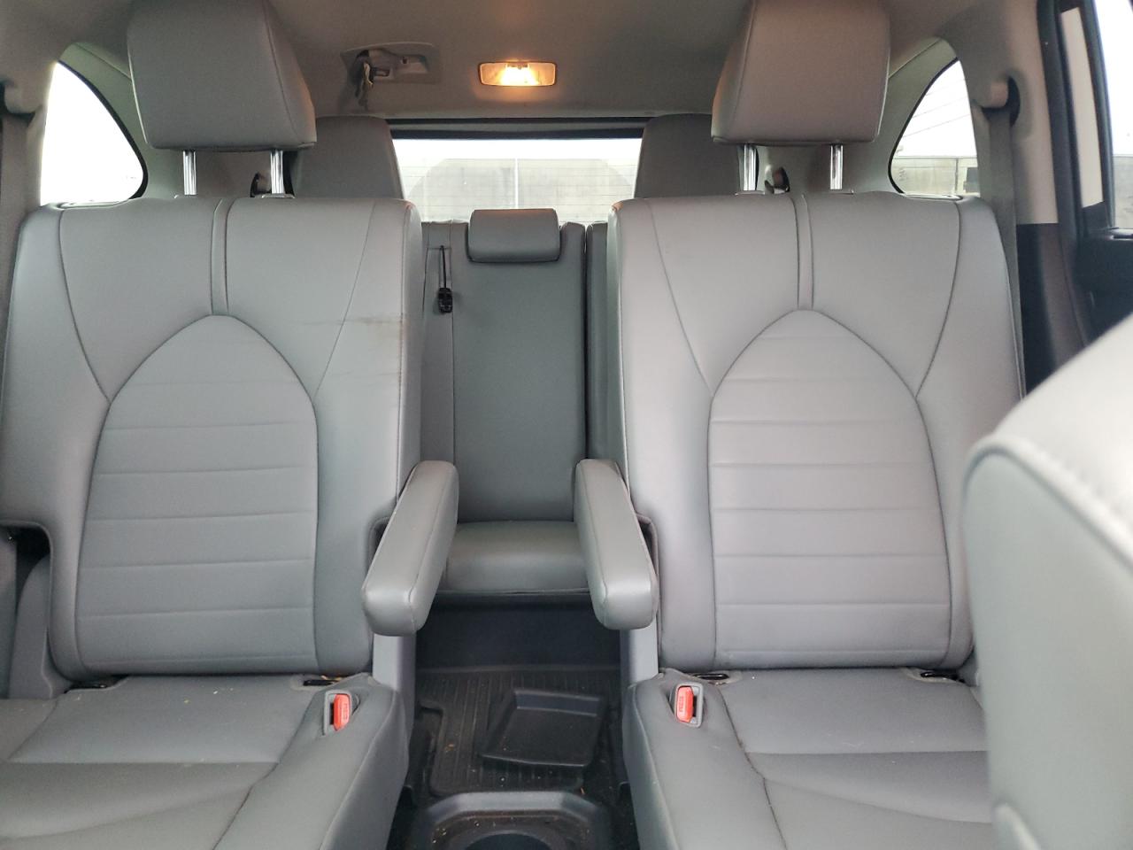 2021 Toyota Highlander - Image 10
