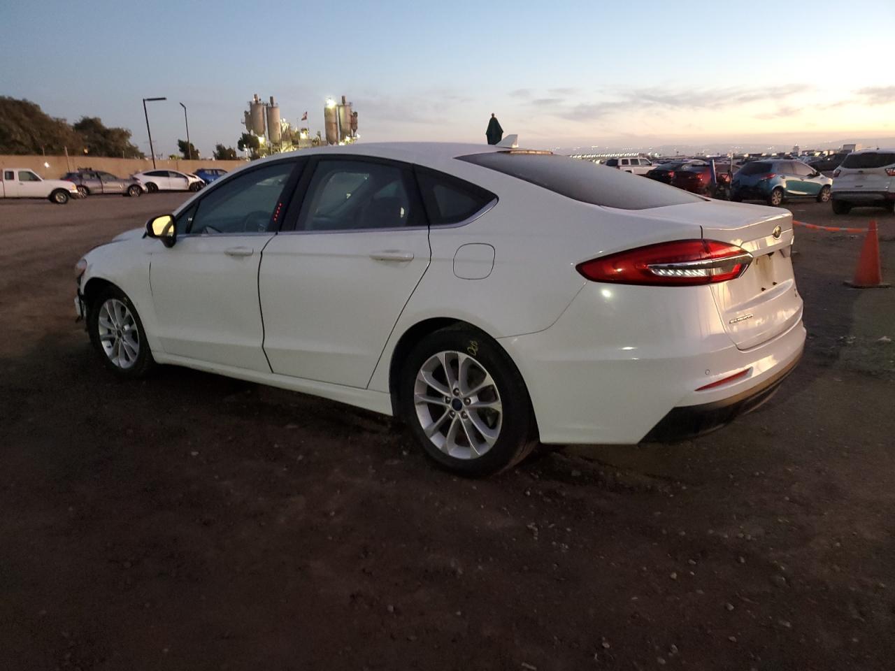 VIN 3FA6P0HD1KR276578 2019 FORD FUSION no.2