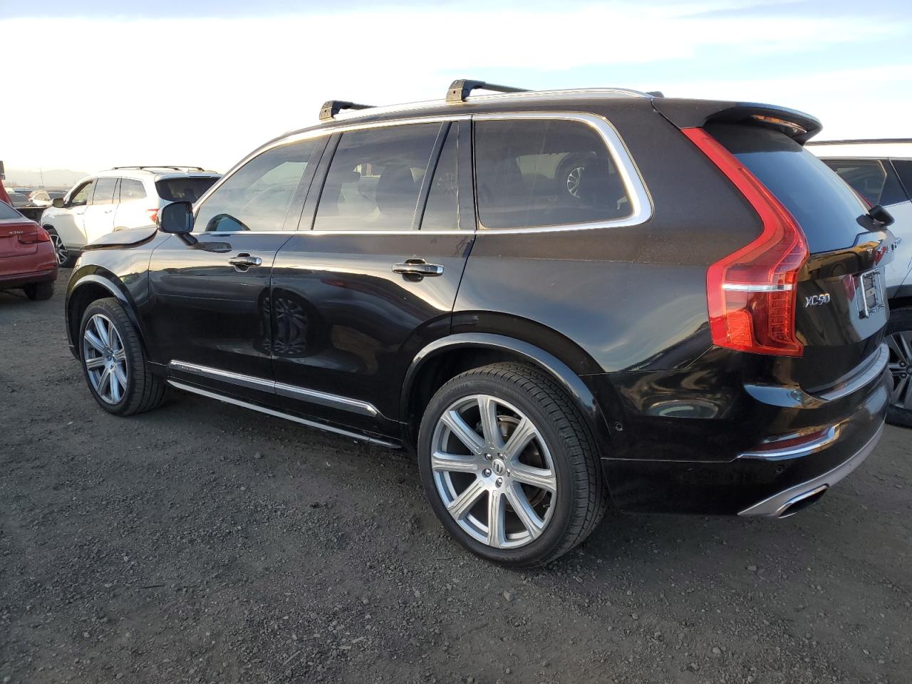 VIN YV4A22PLXK1432910 2019 VOLVO XC90 no.2