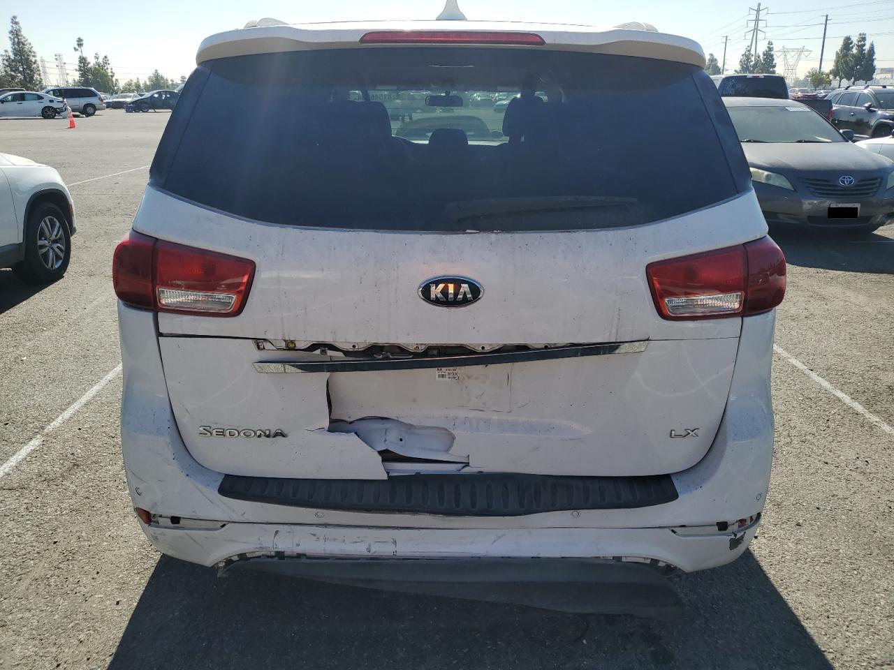 2016 Kia Sedona - Image 6