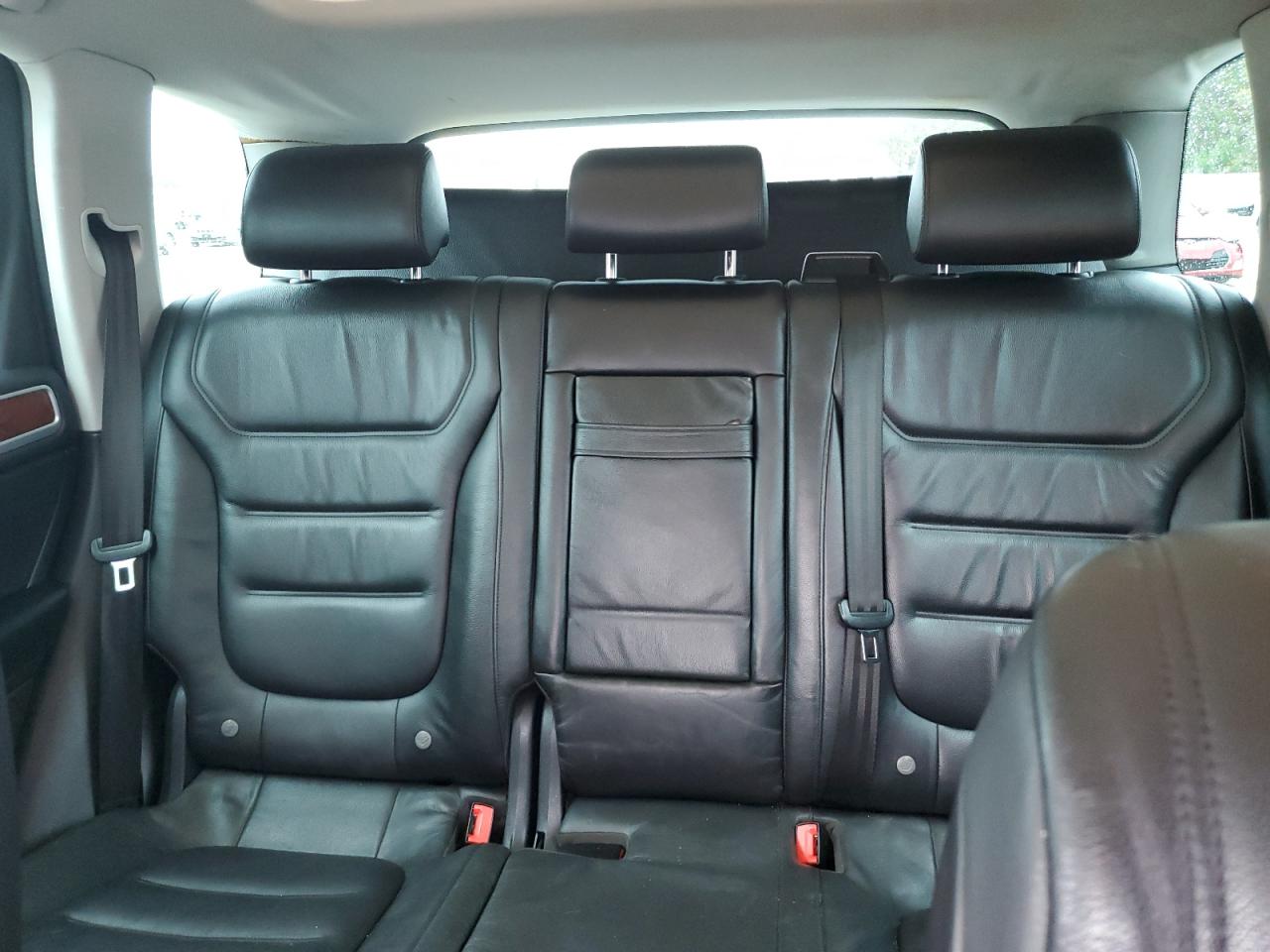 2014 Volkswagen Touareg - Image 10