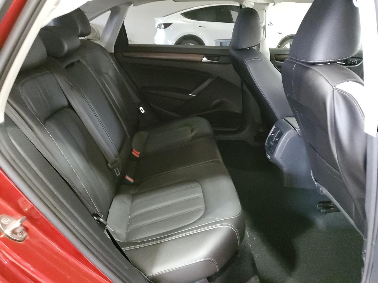 2022 Volkswagen Passat - Image 11