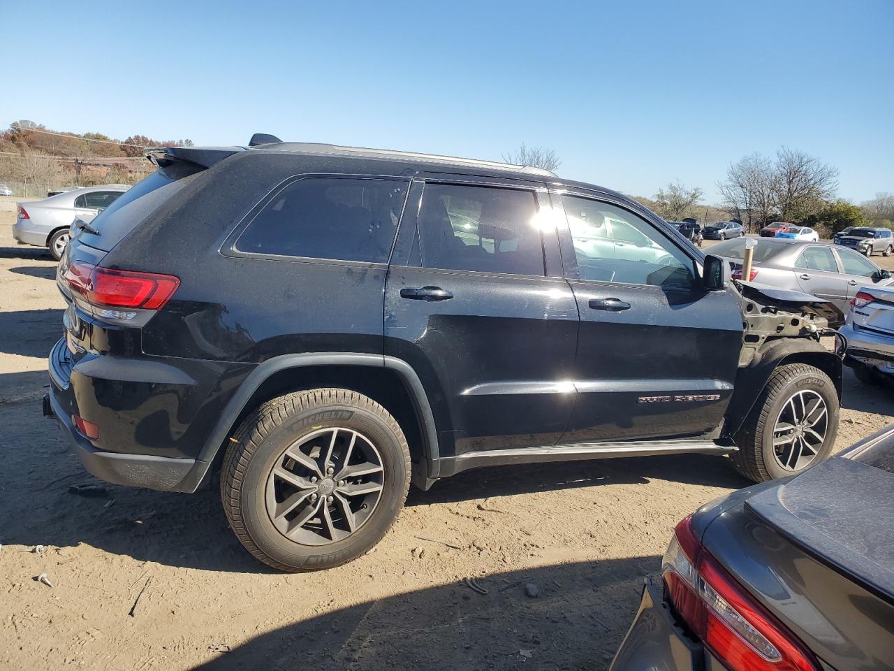 2017 Jeep Grand Cherokee - Image 3