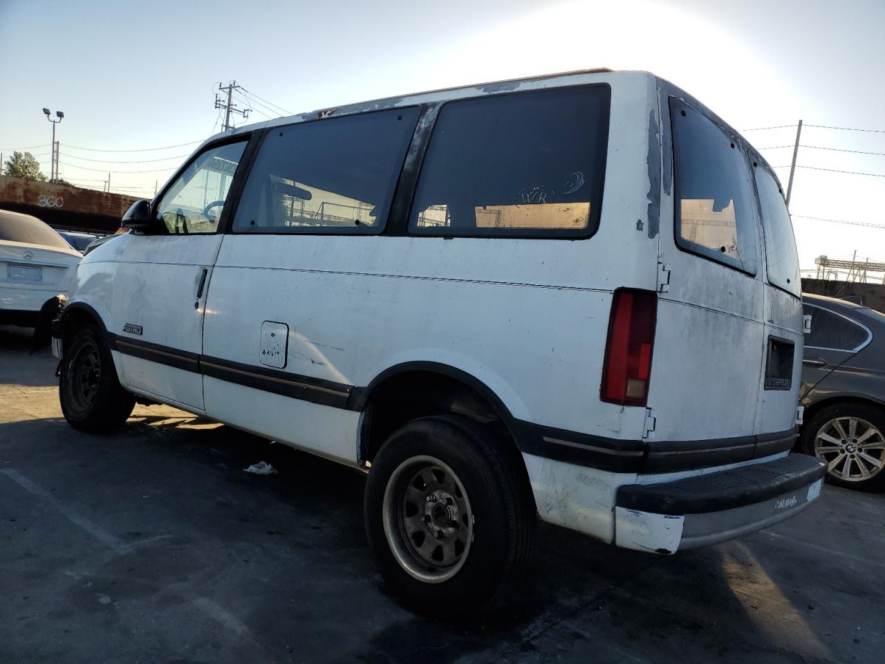 1990 Chevrolet Astro - Image 2