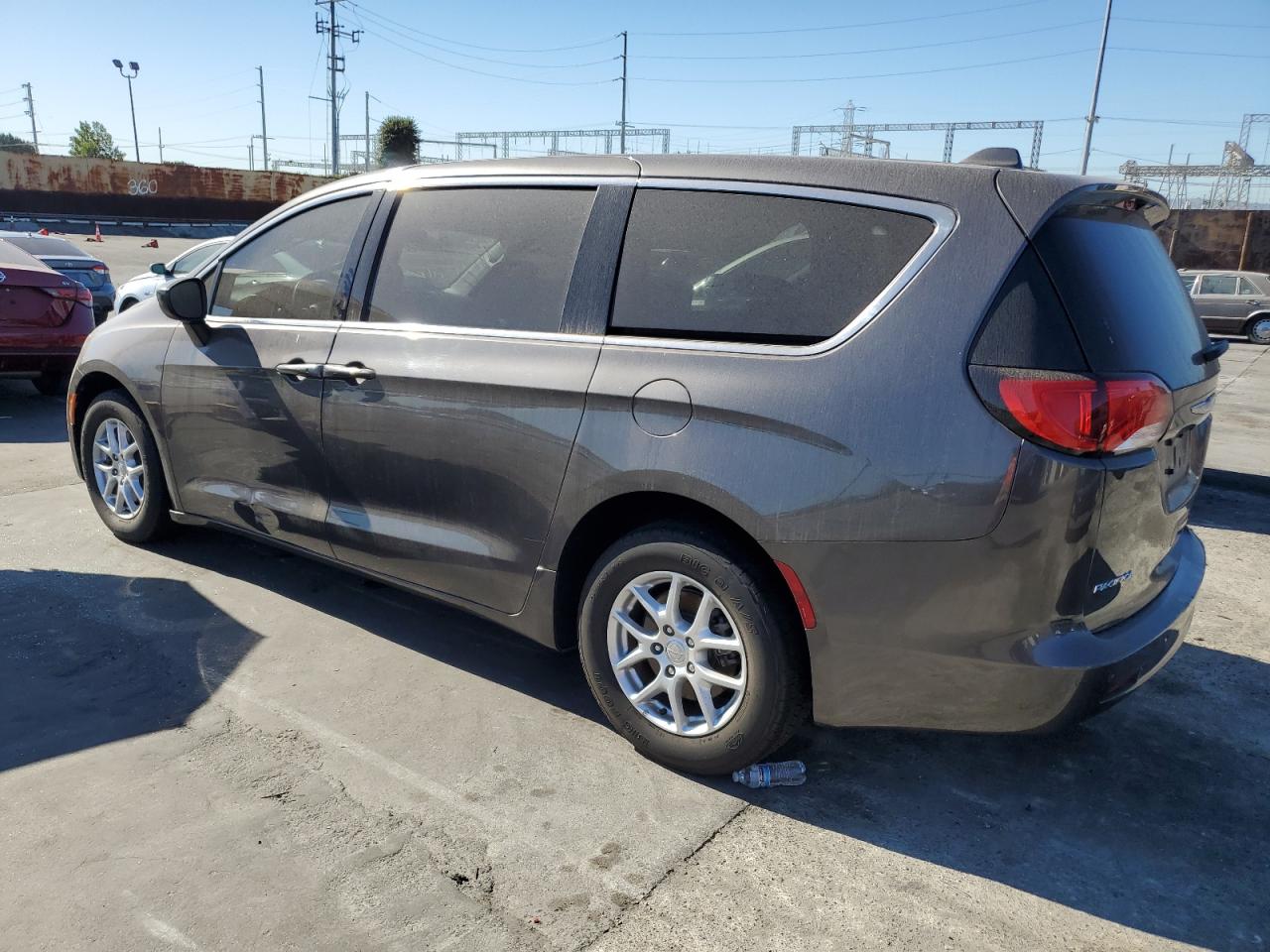 2018 Chrysler Pacifica - Image 2