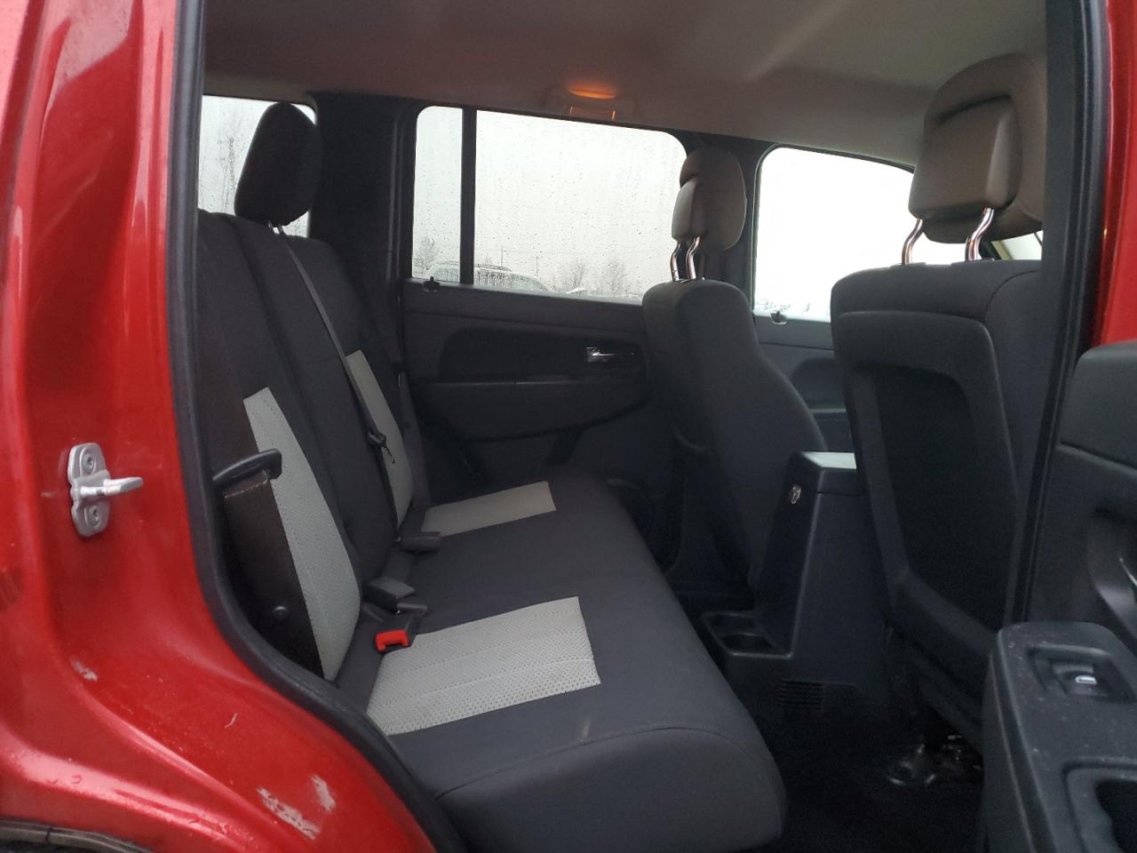 2010 Jeep Liberty (North America) - Image 11