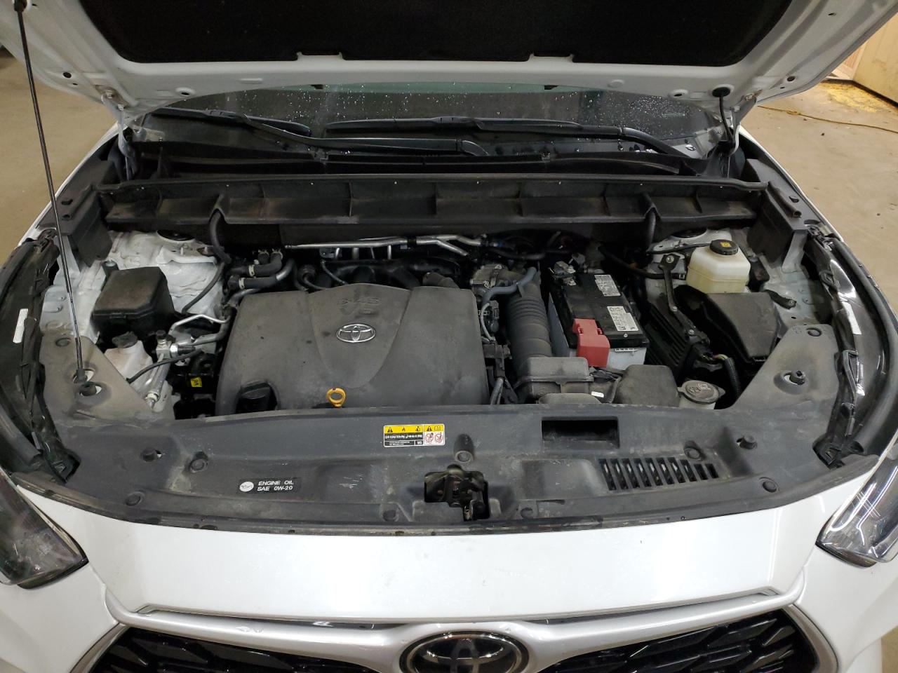 2022 Toyota Highlander - Image 13