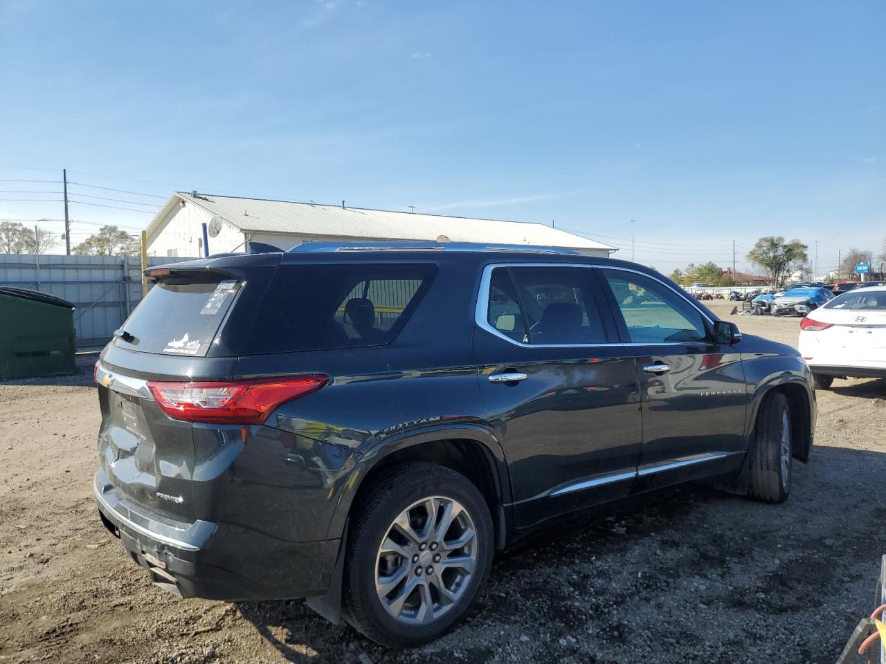 VIN 1GNEVKKW3KJ269506 2019 CHEVROLET TRAVERSE no.3