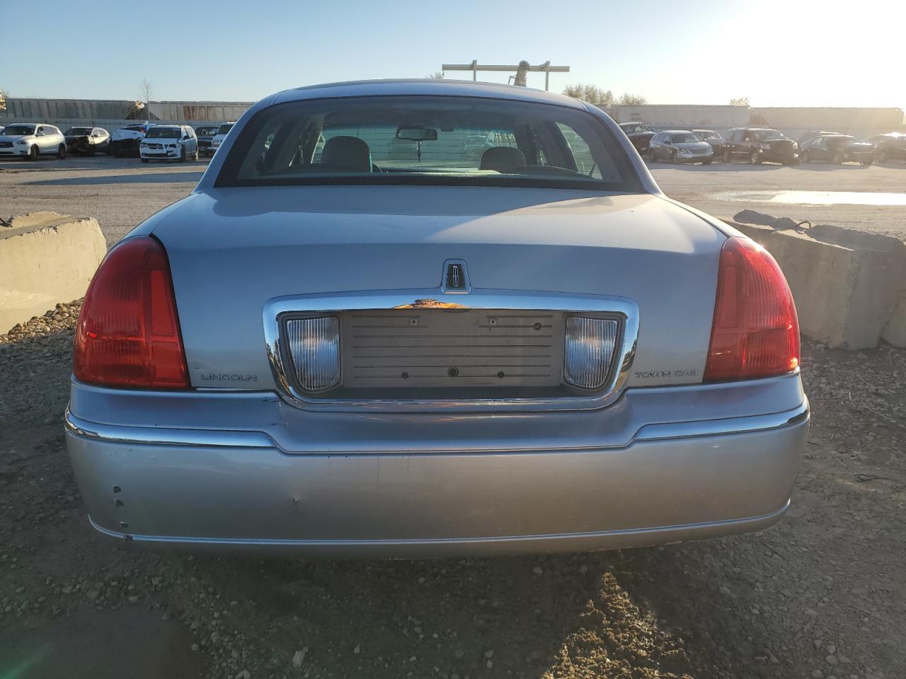 2007 Lincoln Town Car - Image 6