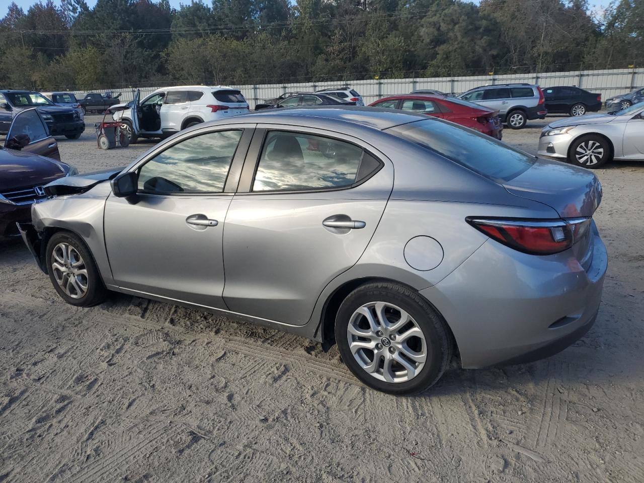 VIN 3MYDLBZV6GY126724 2016 TOYOTA SCION no.2