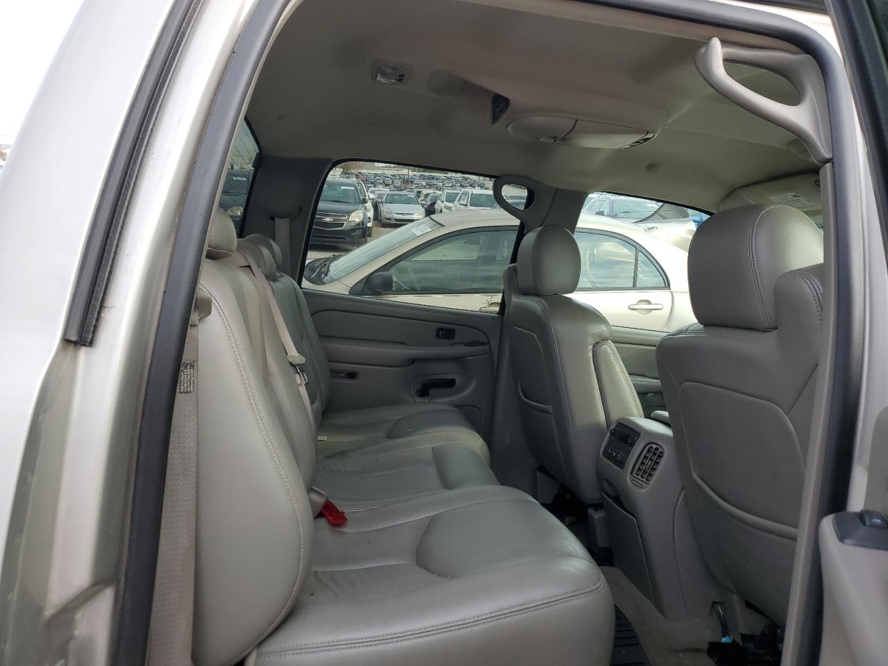2004 Chevrolet Silverado - Image 10