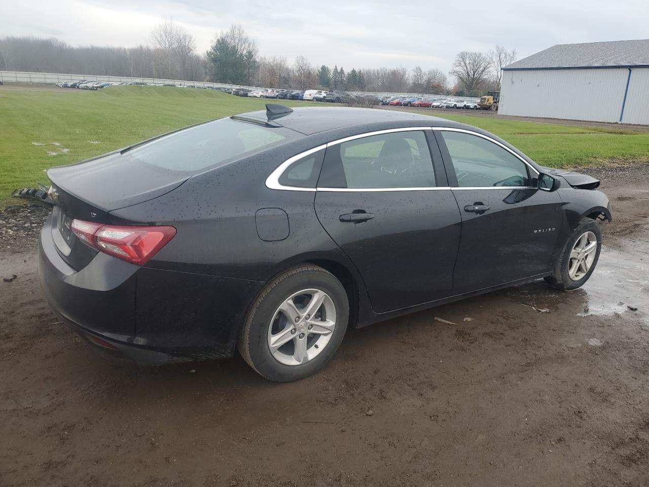 2022 Chevrolet Malibu - Image 3