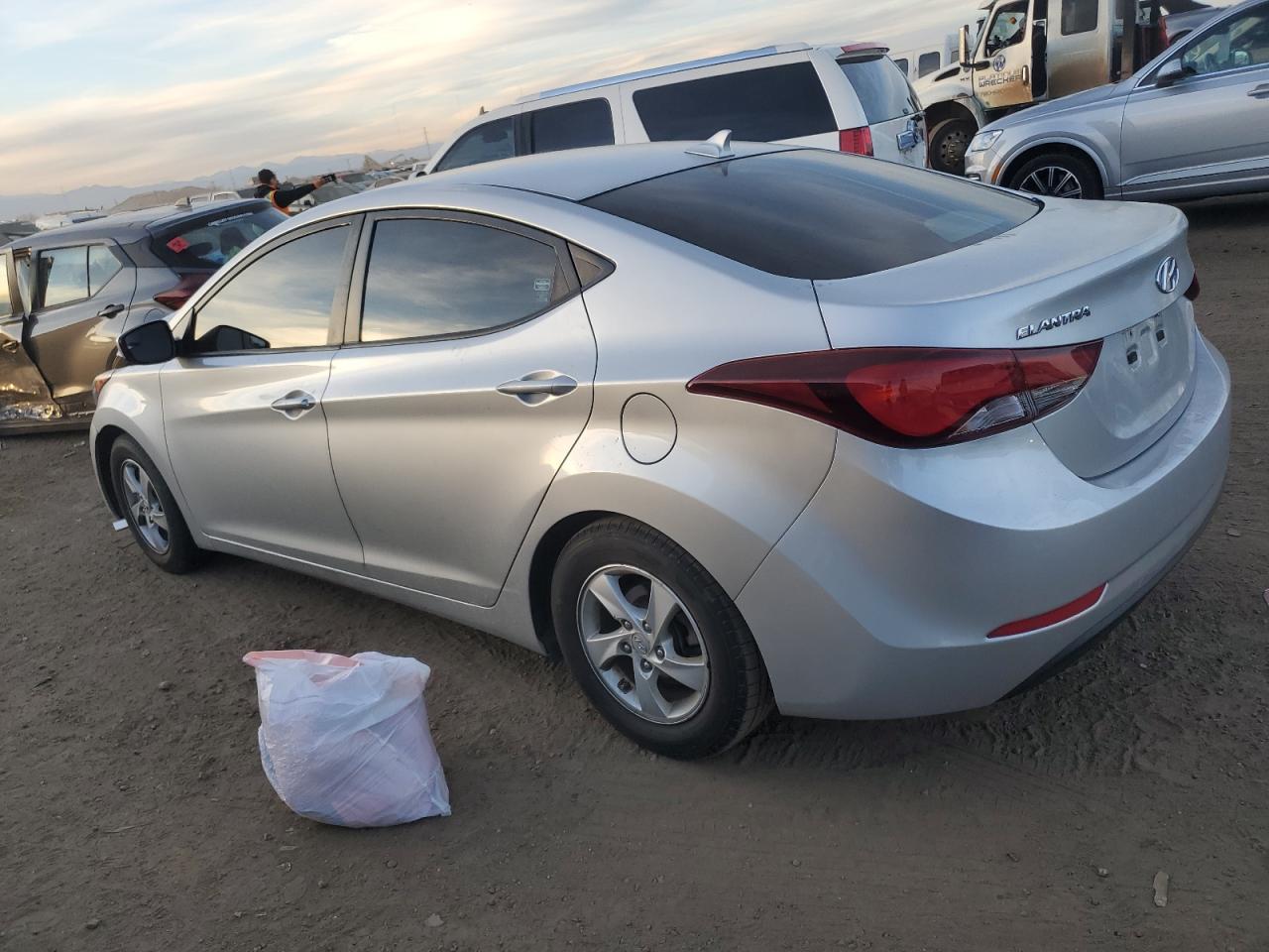 VIN KMHDH4AE2FU266340 2015 HYUNDAI ELANTRA no.2