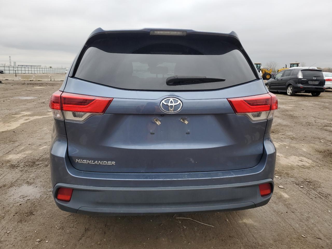 2019 Toyota Highlander Le VIN: 5TDZZRFH8KS302957 Lot: 80969984