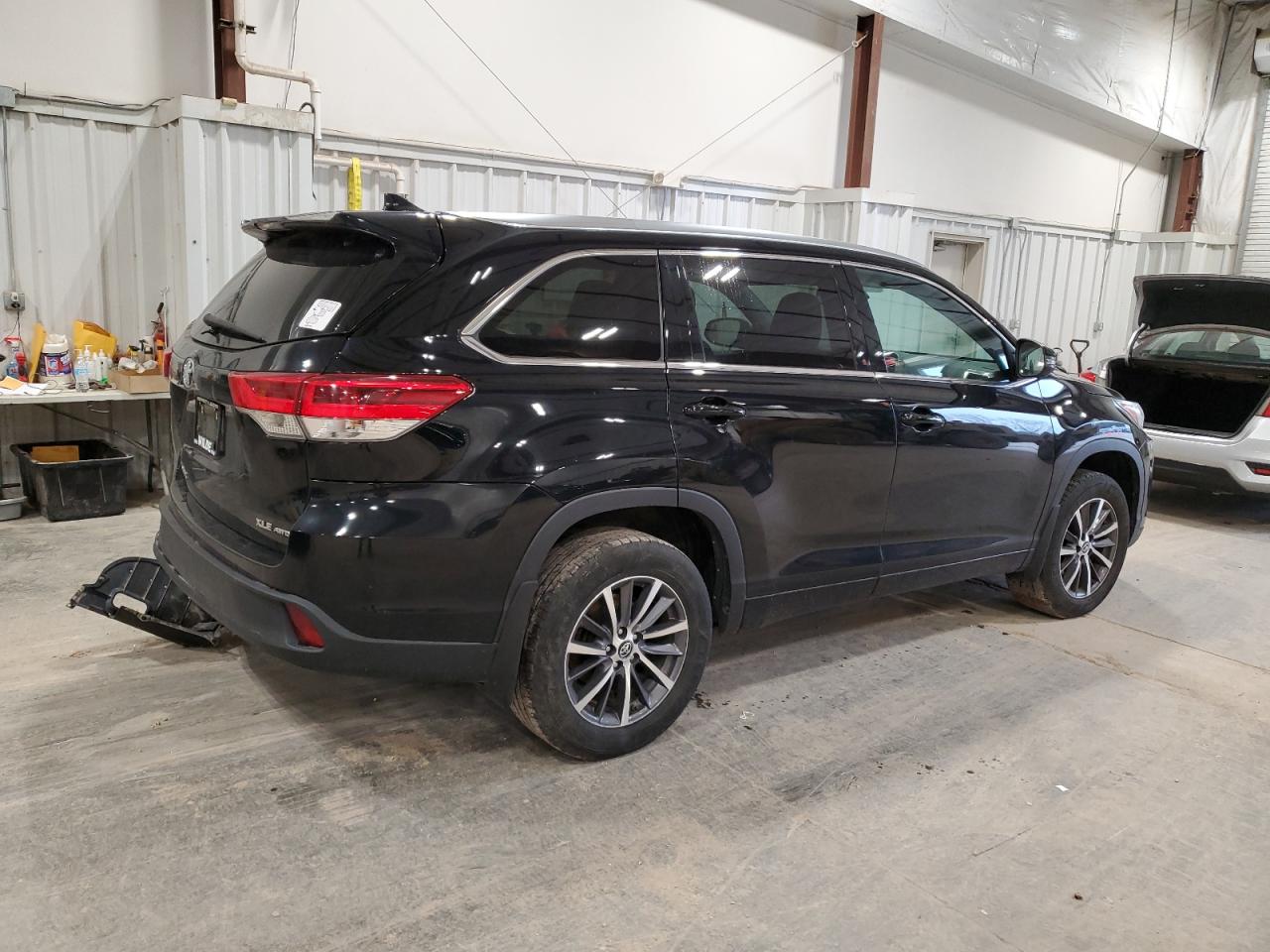 2017 Toyota Highlander Se VIN: 5TDJZRFH4HS448391 Lot: 80947414