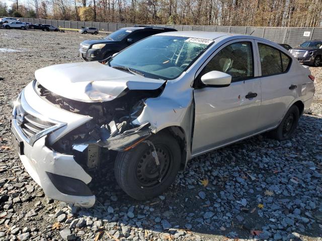  NISSAN VERSA 2018 Srebrny