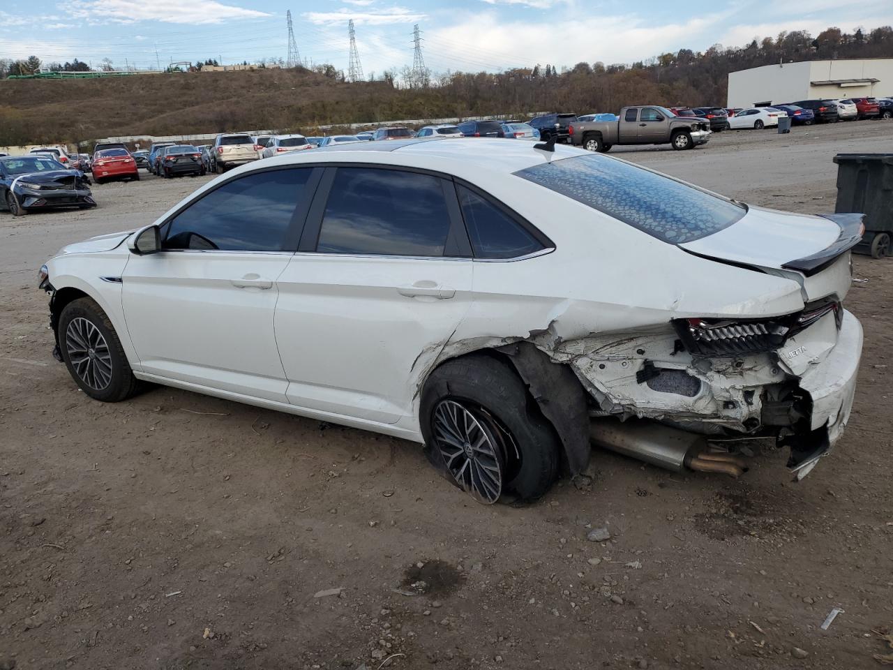 2019 Volkswagen Jetta - Image 2