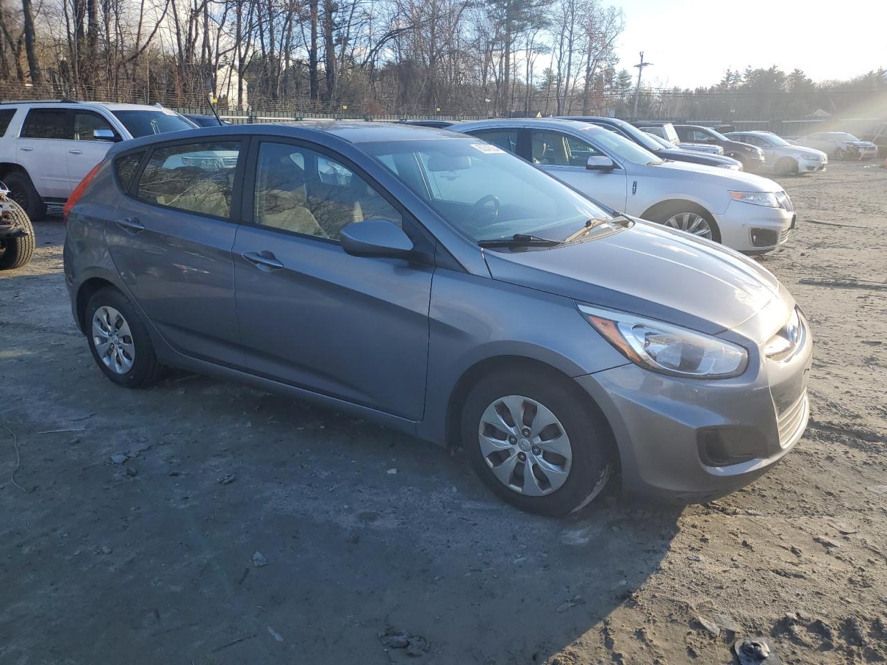 VIN KMHCT5AE3HU302006 2017 HYUNDAI ACCENT no.4