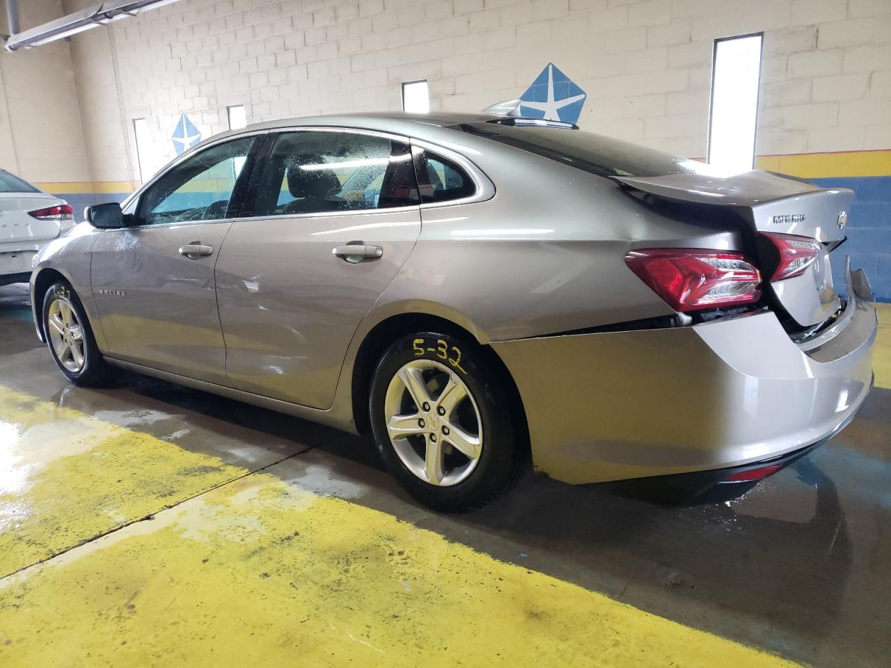2022 Chevrolet Malibu - Image 2
