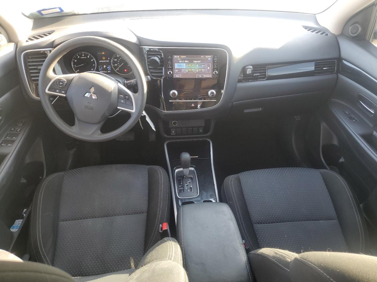 2020 Mitsubishi Outlander - Image 8