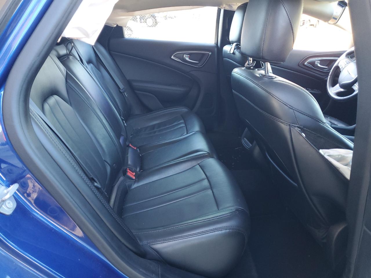 2017 Chrysler 200 - Image 10