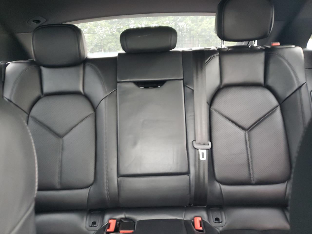 2020 Porsche Macan - Image 10