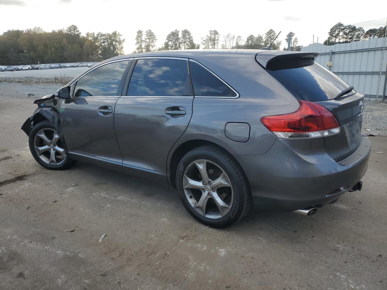 2014 Toyota Venza - Image 2