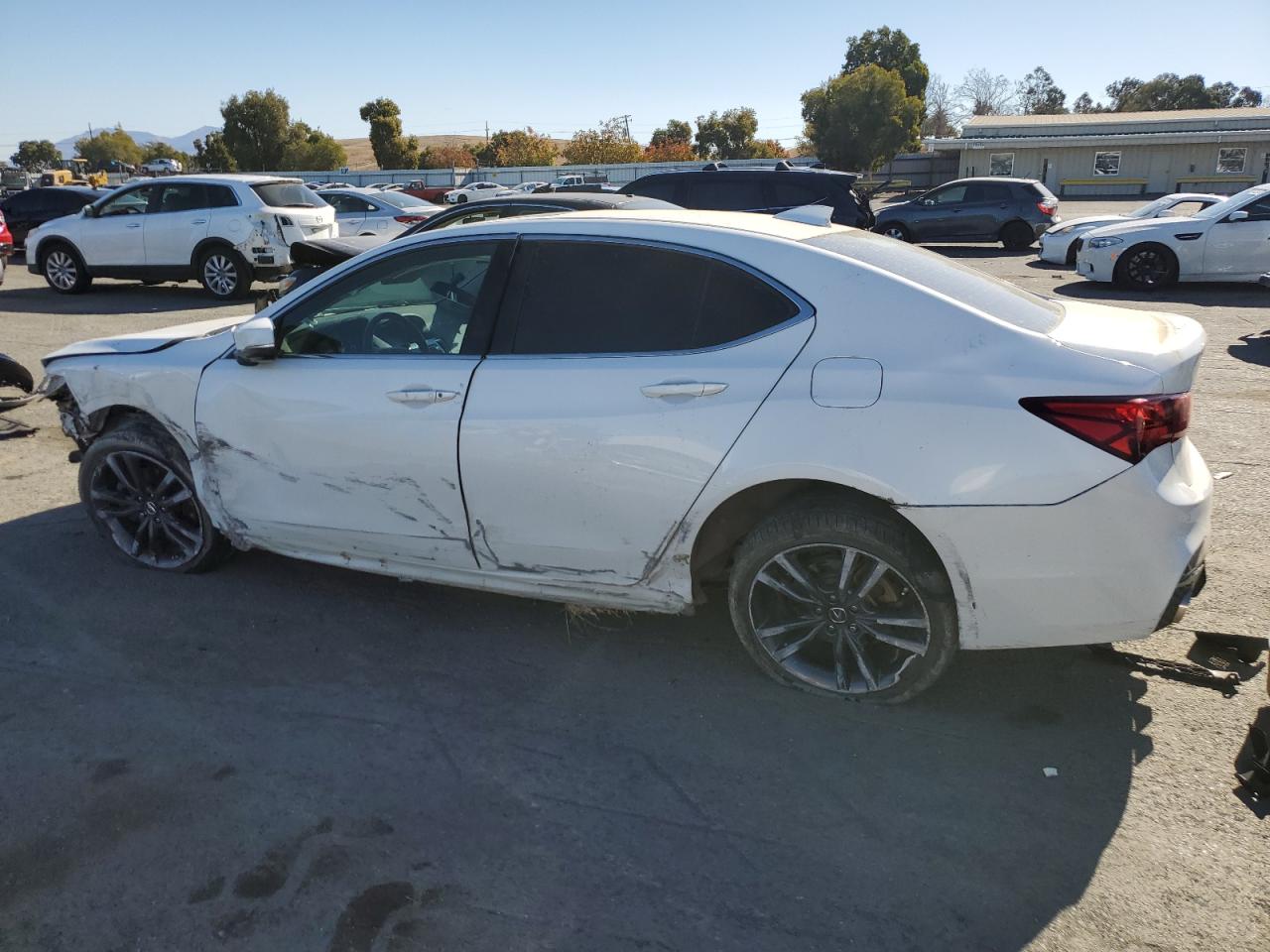 VIN 19UUB2F53FA025957 2015 ACURA TLX no.2