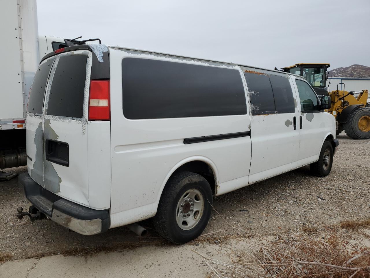 2008 Chevrolet Express - Image 3