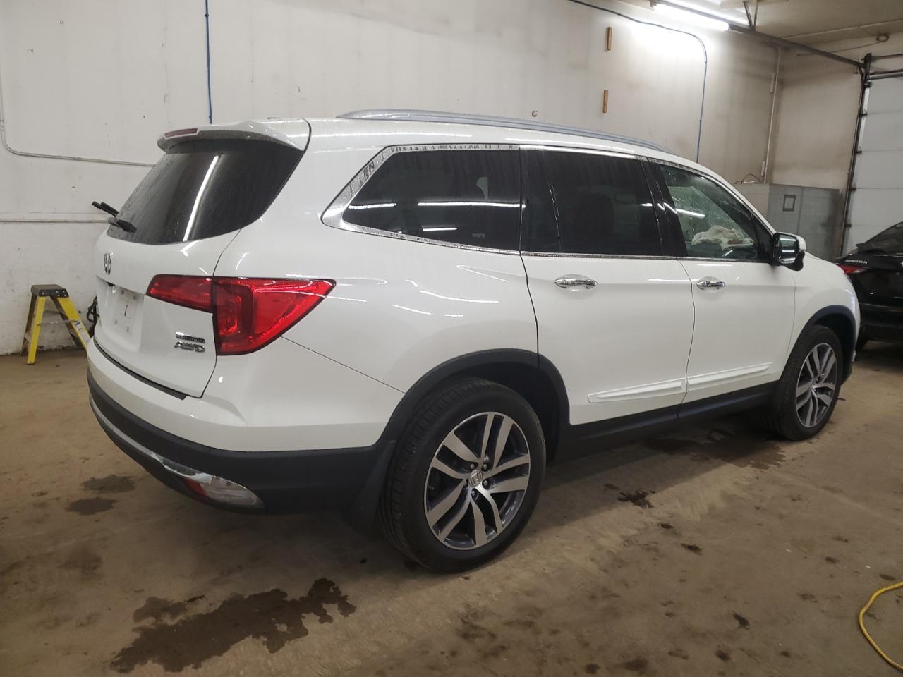 2017 Honda Pilot - Image 3