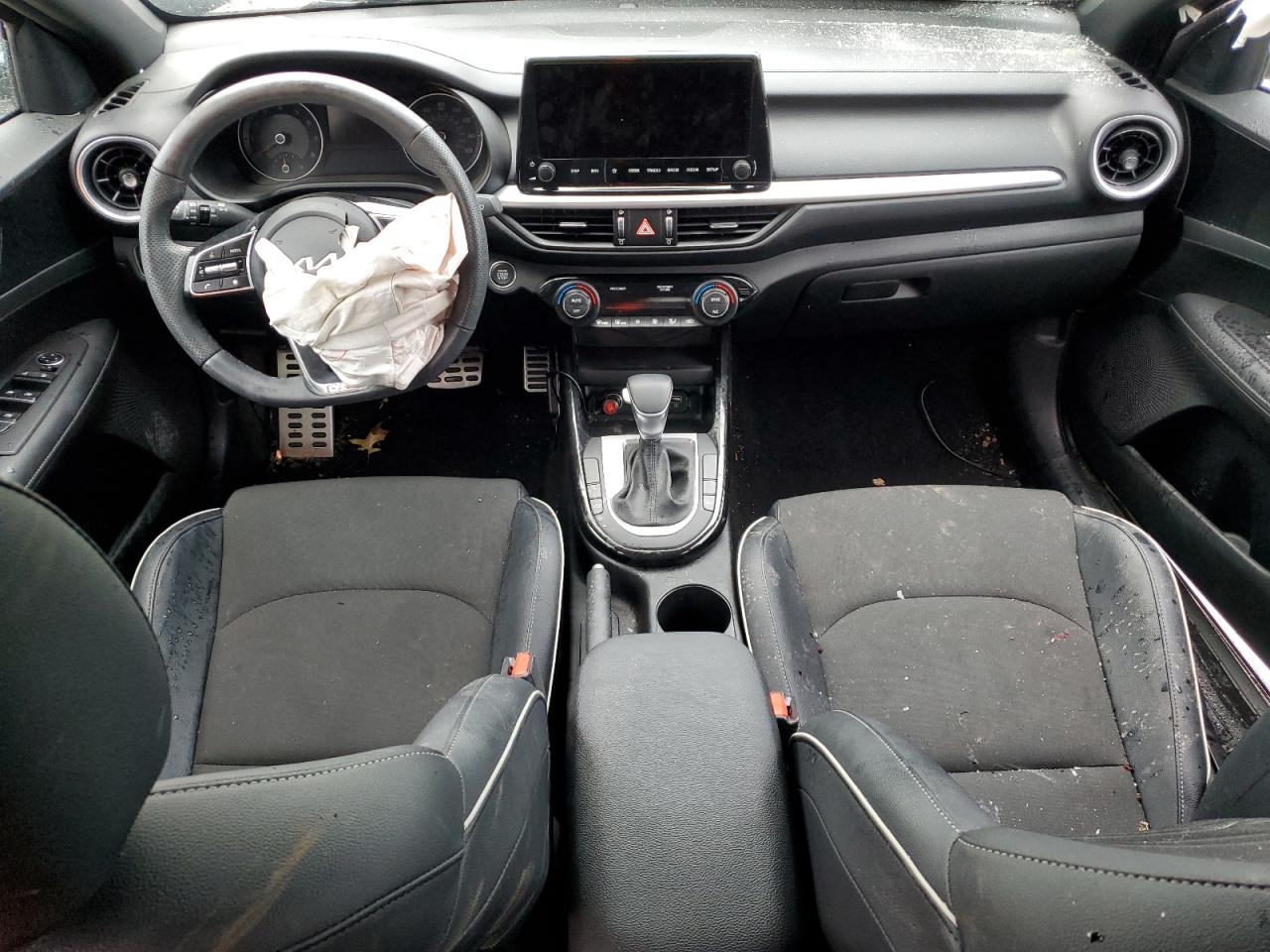 2023 Kia Forte - Image 8
