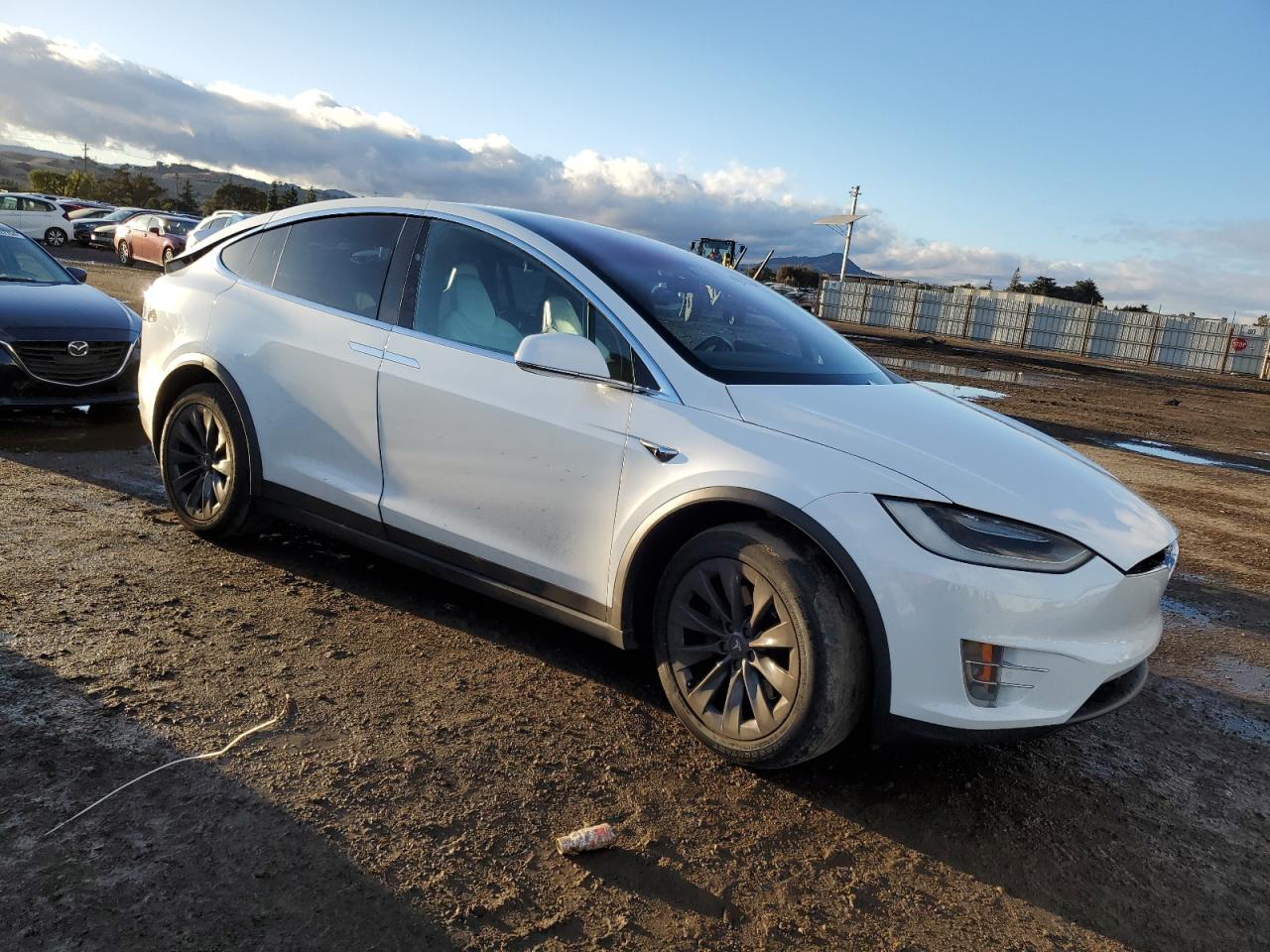 VIN 5YJXCBE29HF051439 2017 TESLA MODEL X no.4